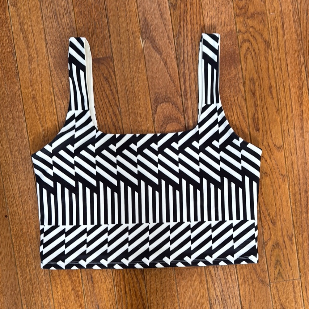 Express Chic Black and White Geometric Crop Top Size L